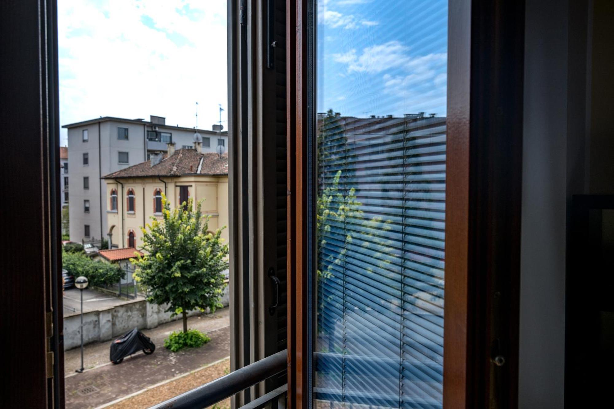 Cozy Suite Rogoredo Apartment Next To The Metro And Train Station Милан Экстерьер фото